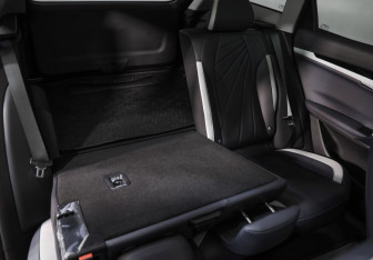 Подержанный автомобиль Geely Atlas 2024 года (27 фото)