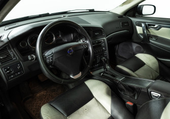 Подержанный автомобиль Volvo S60 2007 года (11 фото)