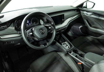 Подержанный автомобиль Skoda Octavia Liftback 2021 года (11 фото)