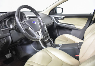 Подержанный автомобиль Volvo XC60 2014 года (9 фото)