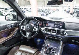 Подержанный автомобиль BMW X5 2019 года (20 фото)
