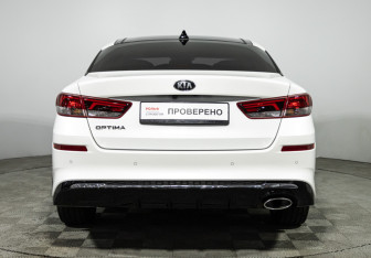 Подержанный автомобиль Kia Optima Sedan 2018 года (6 фото)