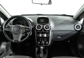 Подержанный автомобиль Opel Corsa 2008 года (13 фото)