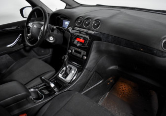 Подержанный автомобиль Ford Galaxy 2010 года (14 фото)