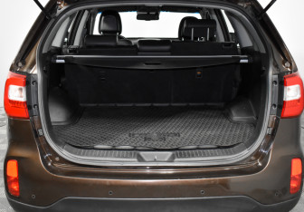 Подержанный автомобиль Kia Sorento 2015 года (19 фото)