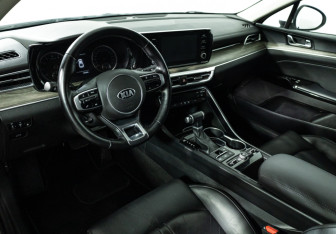 Подержанный автомобиль Kia K5 2020 года (11 фото)