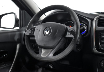 Подержанный автомобиль Renault Logan Sedan 2014 года (14 фото)