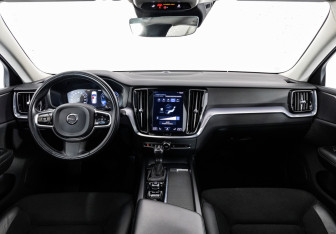 Подержанный автомобиль Volvo V60 Cross Country 2020 года (13 фото)