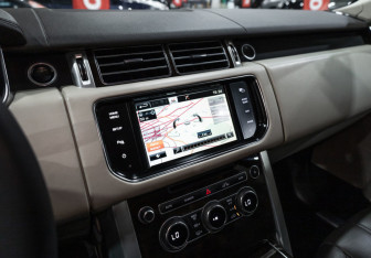 Подержанный автомобиль Land Rover Range Rover 2013 года (18 фото)