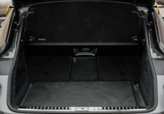 Подержанный автомобиль Porsche Cayenne 2023 года (40 фото)