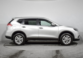 Подержанный автомобиль Nissan X-Trail 2017 года (4 фото)