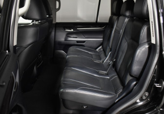 Подержанный автомобиль Lexus LX 2015 года (11 фото)