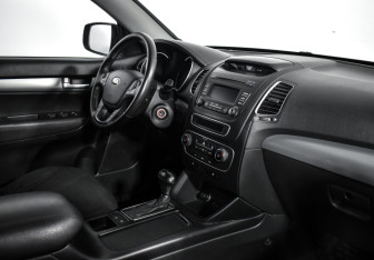 Подержанный автомобиль Kia Sorento 2014 года (13 фото)