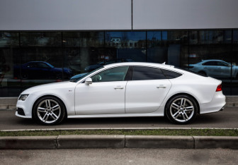 Подержанный автомобиль Audi A7 2011 года (9 фото)