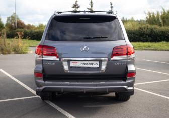 Подержанный автомобиль Lexus LX 2014 года (9 фото)