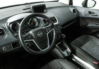 Подержанный автомобиль Opel Meriva 2012 года (11 фото)