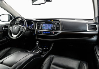 Подержанный автомобиль Toyota Highlander 2014 года (10 фото)