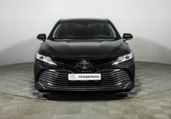 Подержанный автомобиль Toyota Camry Sedan 2018 года (2 фото)