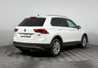 Подержанный автомобиль Volkswagen Tiguan 2017 года (5 фото)