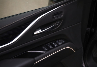 Подержанный автомобиль Cadillac Escalade Suv 2022 года (28 фото)