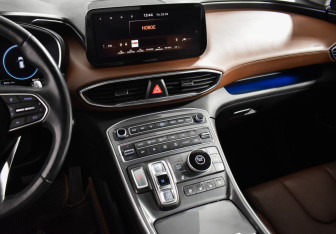 Подержанный автомобиль Hyundai Santa Fe 2021 года (16 фото)