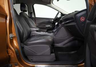 Подержанный автомобиль Ford Kuga 2015 года (21 фото)
