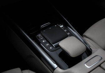 Подержанный автомобиль Mercedes-Benz GLB 2021 года (18 фото)