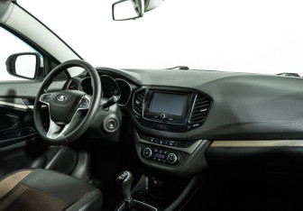 Подержанный автомобиль LADA (ВАЗ) Vesta Sedan 2018 года (9 фото)