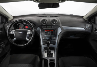 Подержанный автомобиль Ford Mondeo Sedan 2010 года (10 фото)