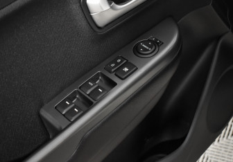 Подержанный автомобиль Kia Rio Hatchback 2015 года (10 фото)