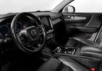 Подержанный автомобиль Volvo XC40 2018 года (9 фото)
