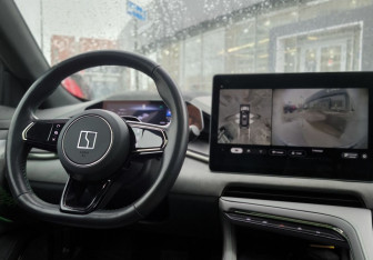 Подержанный автомобиль Zeekr 001 2023 года (14 фото)