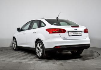 Подержанный автомобиль Ford Focus Sedan 2019 года (7 фото)