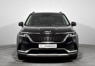 Подержанный автомобиль Kia Carnival 2023 года (2 фото)