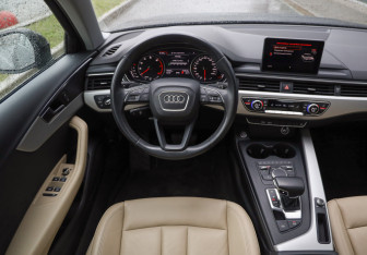 Подержанный автомобиль Audi A4 Sedan 2019 года (13 фото)