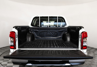 Подержанный автомобиль Mitsubishi L200 2022 года (24 фото)