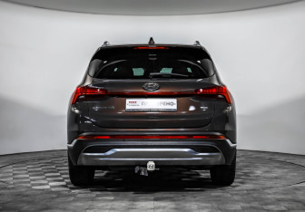 Подержанный автомобиль Hyundai Santa Fe 2021 года (6 фото)