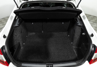 Подержанный автомобиль Skoda Octavia Liftback 2020 года (16 фото)