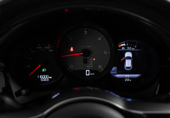 Подержанный автомобиль Porsche Macan 2017 года (22 фото)