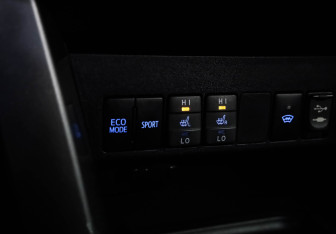 Подержанный автомобиль Toyota RAV4 2017 года (18 фото)