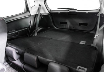 Подержанный автомобиль Kia Venga 2016 года (19 фото)