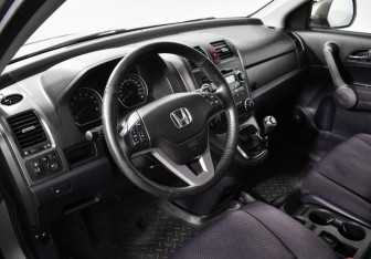 Подержанный автомобиль Honda CR-V 2007 года (9 фото)