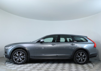 Подержанный автомобиль Volvo V90 Cross Country 2019 года (9 фото)