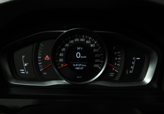 Подержанный автомобиль Volvo S60 2014 года (12 фото)