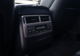 Подержанный автомобиль Lexus LX 2014 года (19 фото)