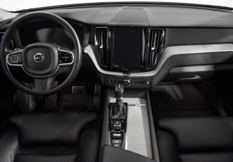 Подержанный автомобиль Volvo XC60 2018 года (17 фото)