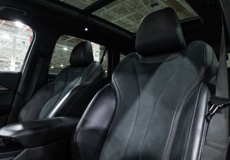 Подержанный автомобиль Geely Monjaro 2023 года (17 фото)