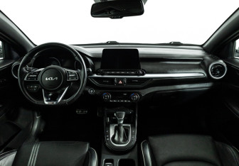 Подержанный автомобиль Kia Cerato Sedan 2022 года (13 фото)