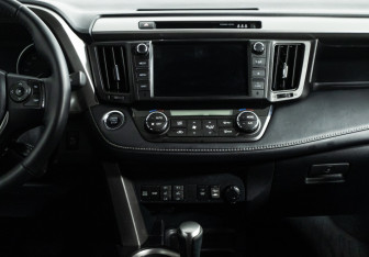 Подержанный автомобиль Toyota RAV4 2019 года (27 фото)