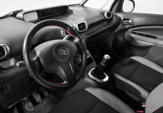 Подержанный автомобиль Citroen C3 Picasso 2010 года (9 фото)